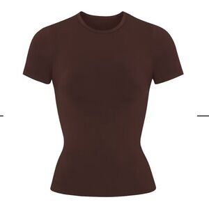 SKIMS Soft Smoothing Seamless T-Shirt in Cocoa